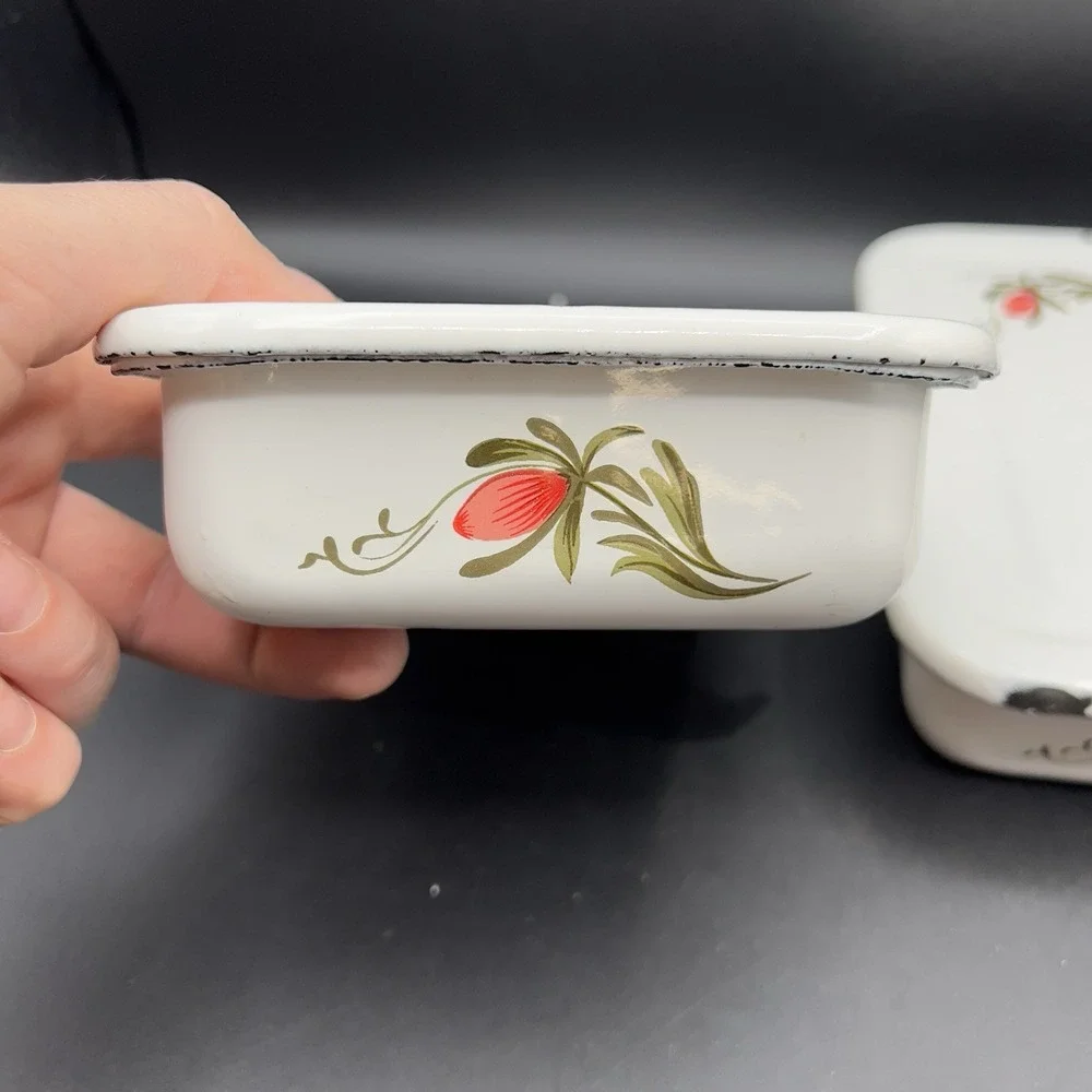 VTG White Floral Design Enamelware Refrigerator Box w/ Lid 7x5x2 Farmhouse